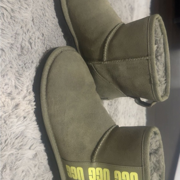 UGG Khaki Boots with Gold Accents - Picture 1 of 7
